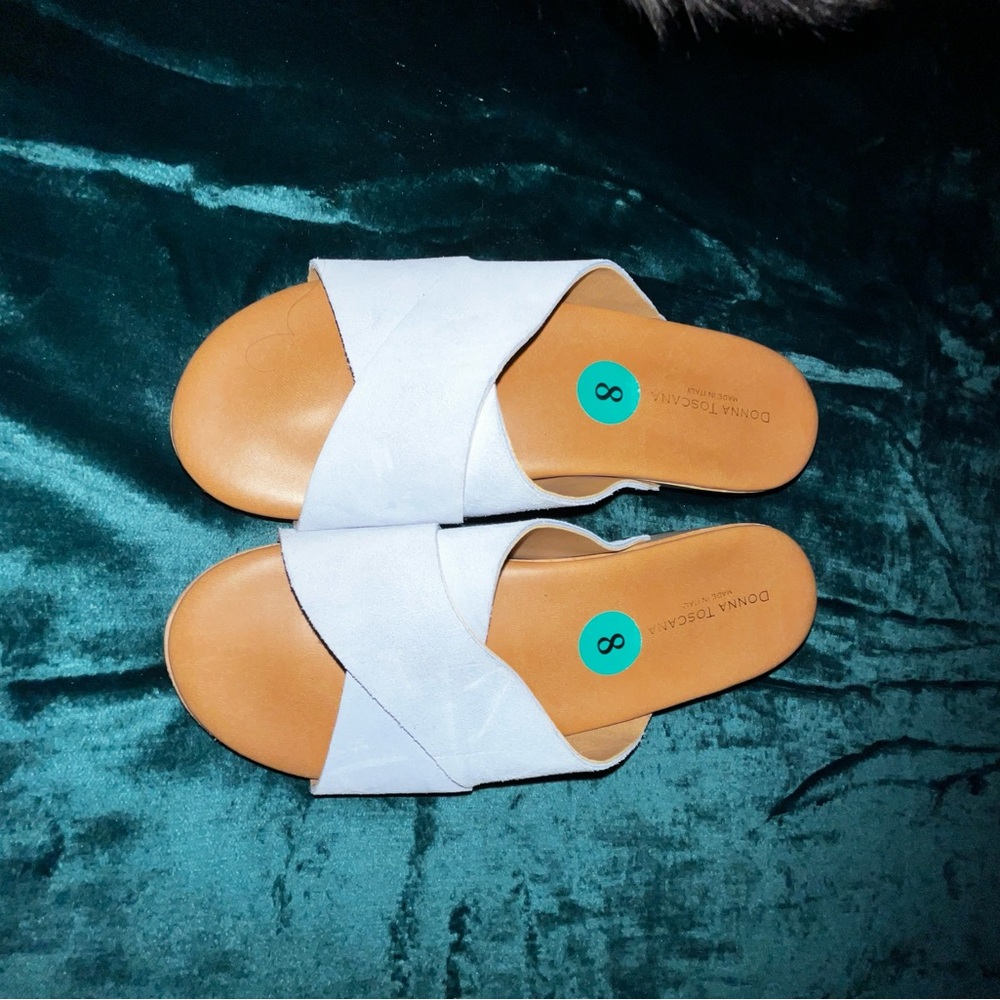 Size 8 slides
